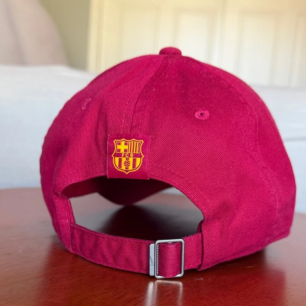 Nike Barça Embroidered Baseball Cap - Magenta with Yellow Logo - Picture 2 of 3